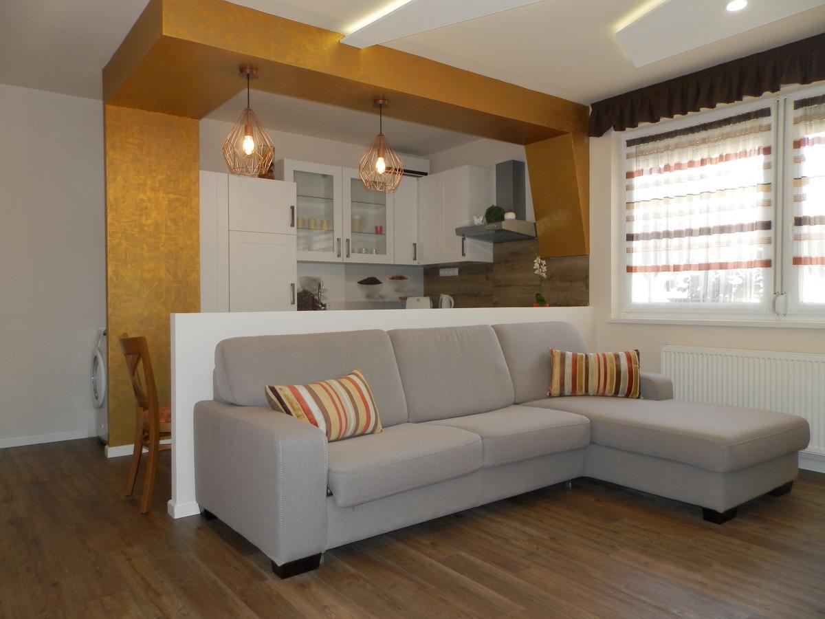 Katalin Boutique & Wellness Apartmanok Hajduszoboszlo Bagian luar foto