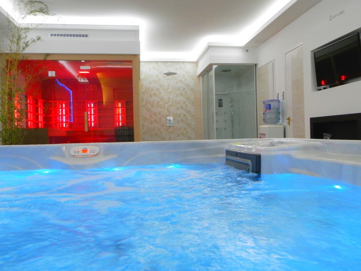 Katalin Boutique & Wellness Apartmanok Hajduszoboszlo Bagian luar foto